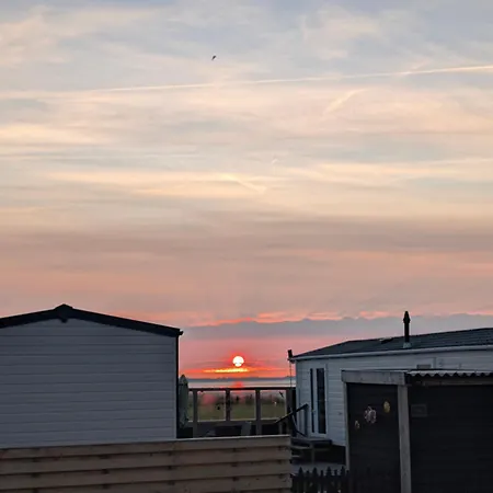 Neues Chalet Nr 76 Am Weltkulturerbe Wattenmeer Tierfrei Mit Eingezaeunten Garten Grosse Terrasse Top Ausstattung شقة *