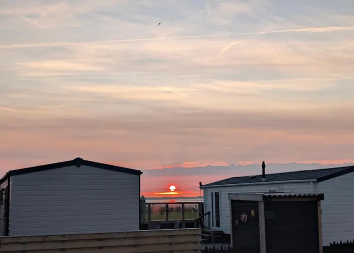 Neues Chalet Nr 76 Am Weltkulturerbe Wattenmeer Tierfrei Mit Eingezaeunten Garten Grosse Terrasse Top Ausstattung شقة *